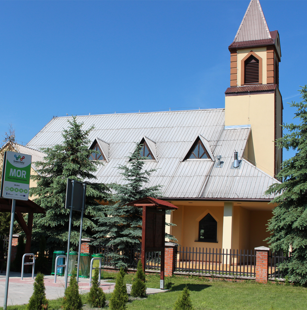 Przy kościele w Orliskach zlokalizowane jest Miejsce Obsługi Rowerów. Przebiega tędy trasa rowerowa GreenVelo