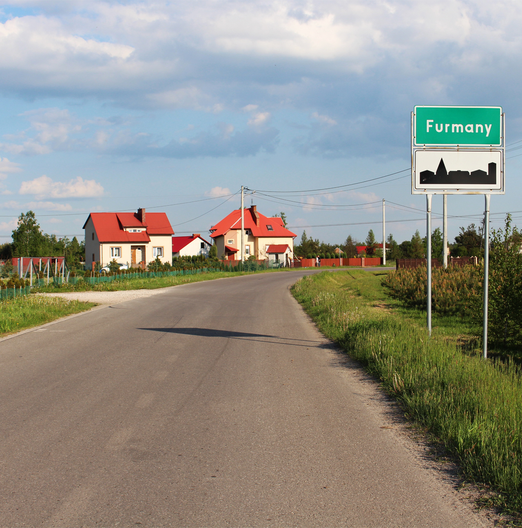 Główna droga prowadząca w kierunku miejscowości Furmany